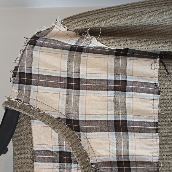 Pol olive mixed pattern top - Picture 3 of 11